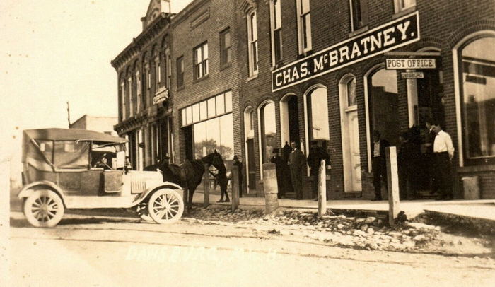 Davisburg - Old Postcard (newer photo)